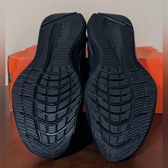 Nike Zoom WinFlo 7 Women's Size 10 Black New Athletic Running Shoes - Picture 5 of 12